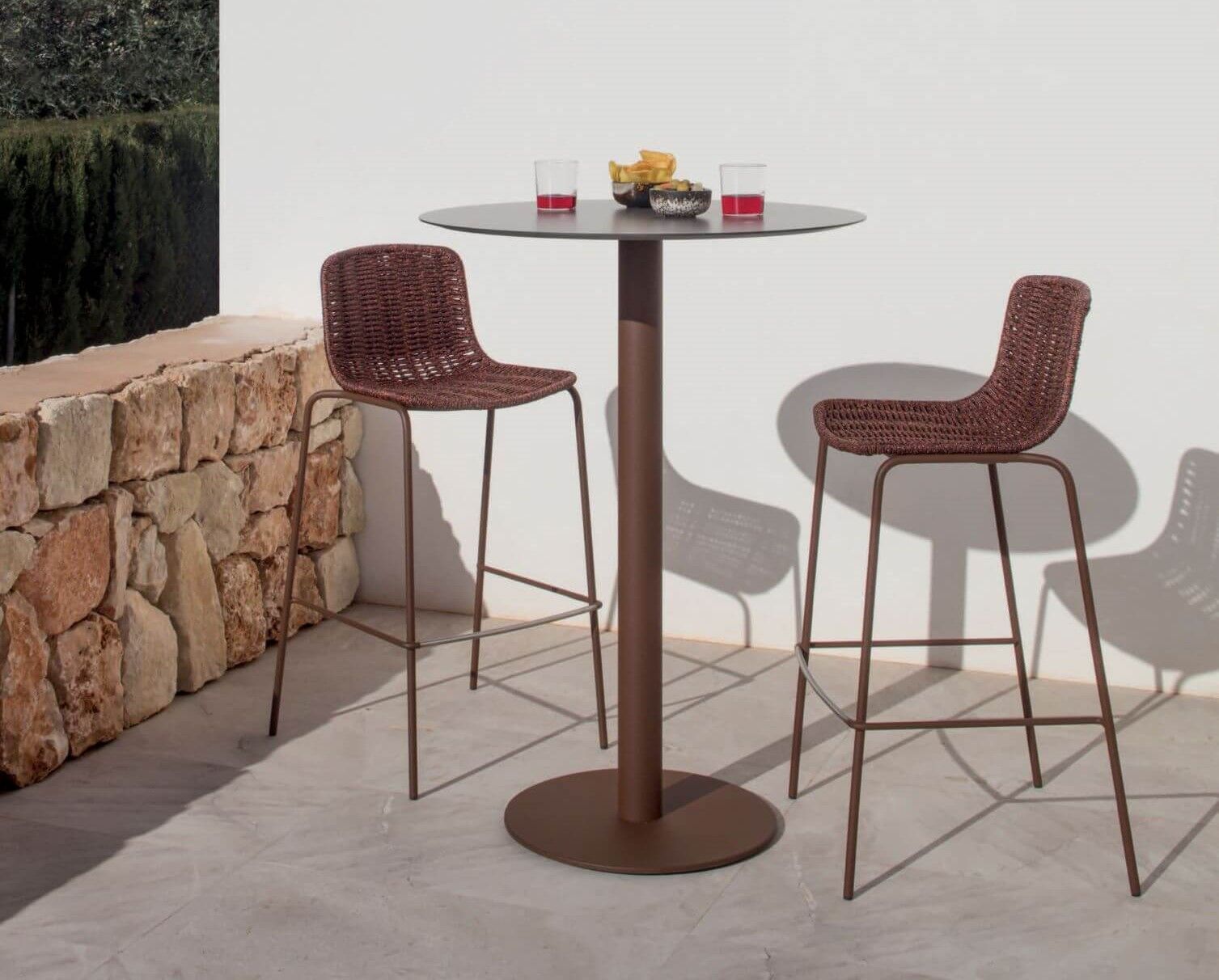 Tabouret pour table mange debout de la collection LAPALA par Expormim à Cannes