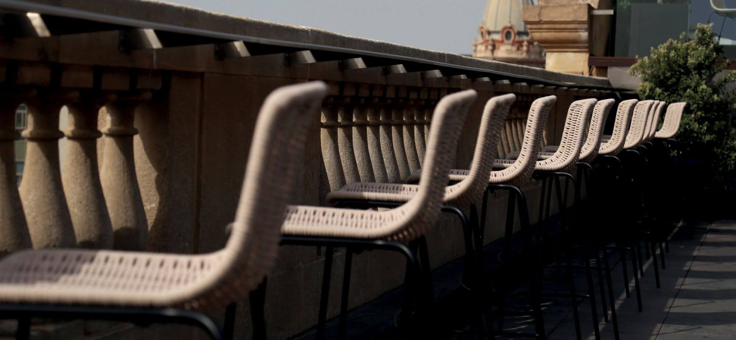 Vu d'ensemble des tabourets de la collection LAPALA par Expormim