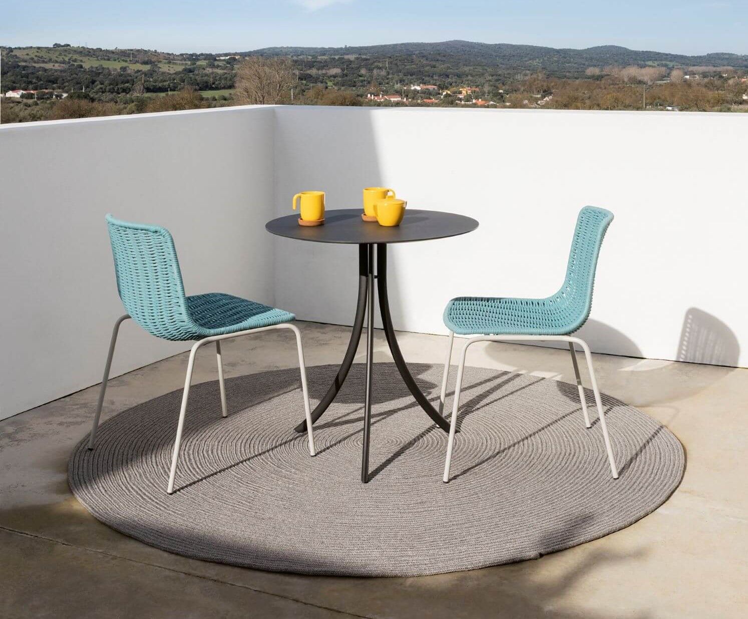 Chaise de repas bleu avec cordage nautique de la collection Lapala par Expormim à Saint-Tropez