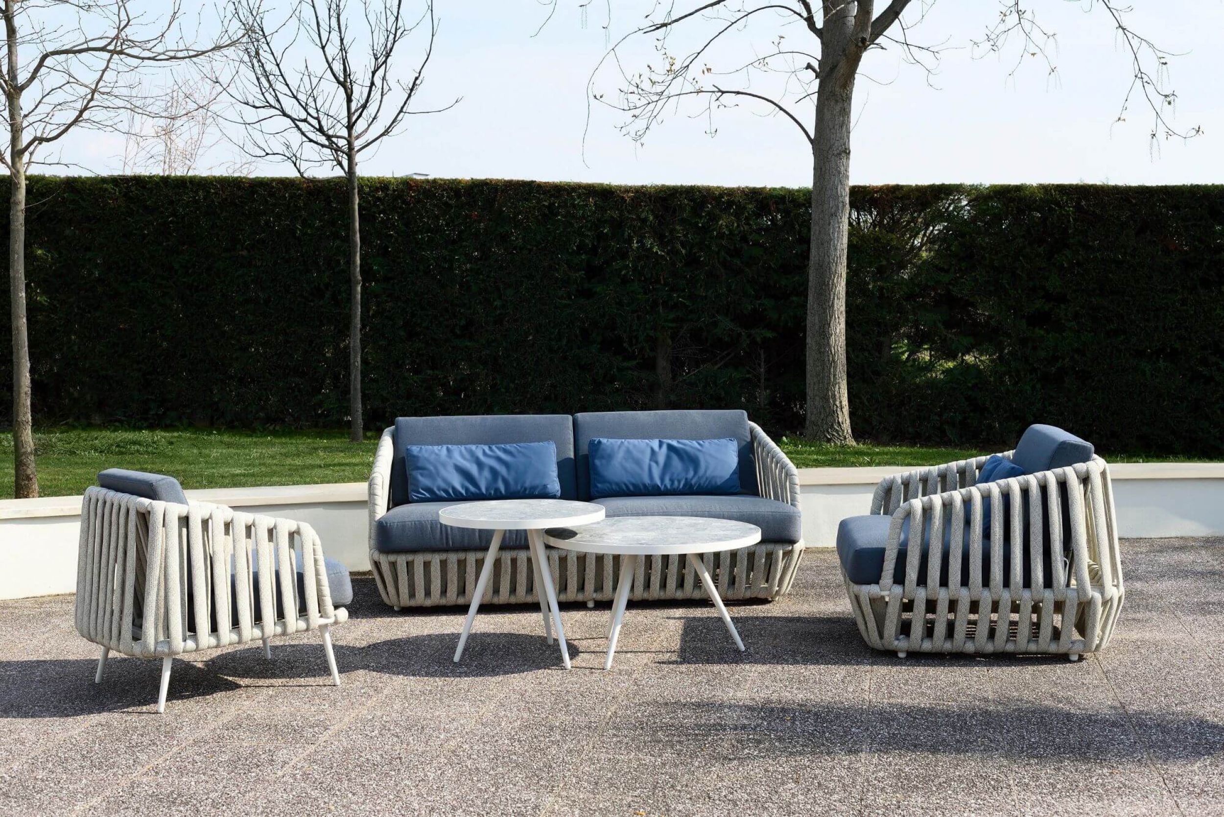 Table basse accompagnant le salon de jardin Litus par 10Deka à Paris en Ile-de-France