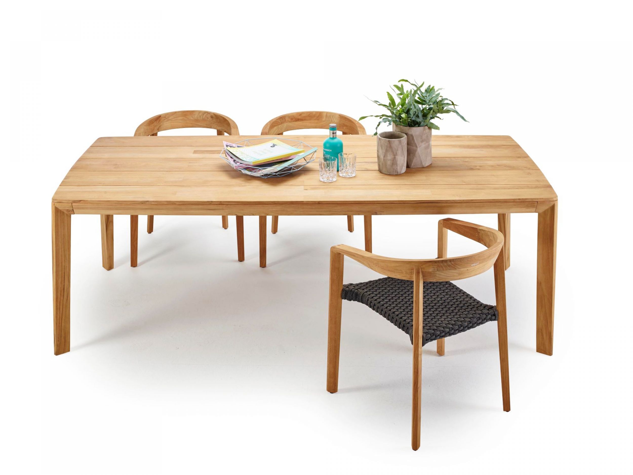 Chaises de repas en teck de la collection Lodge par Solpuri à Toulouse