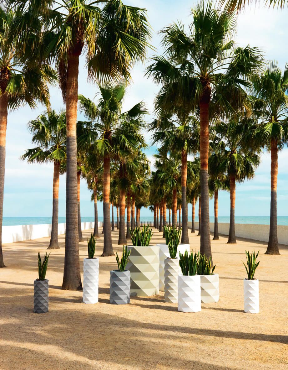 Ensemble de pots de fleurs design lumineux Marquis par Vondom à Aix-en-Provence