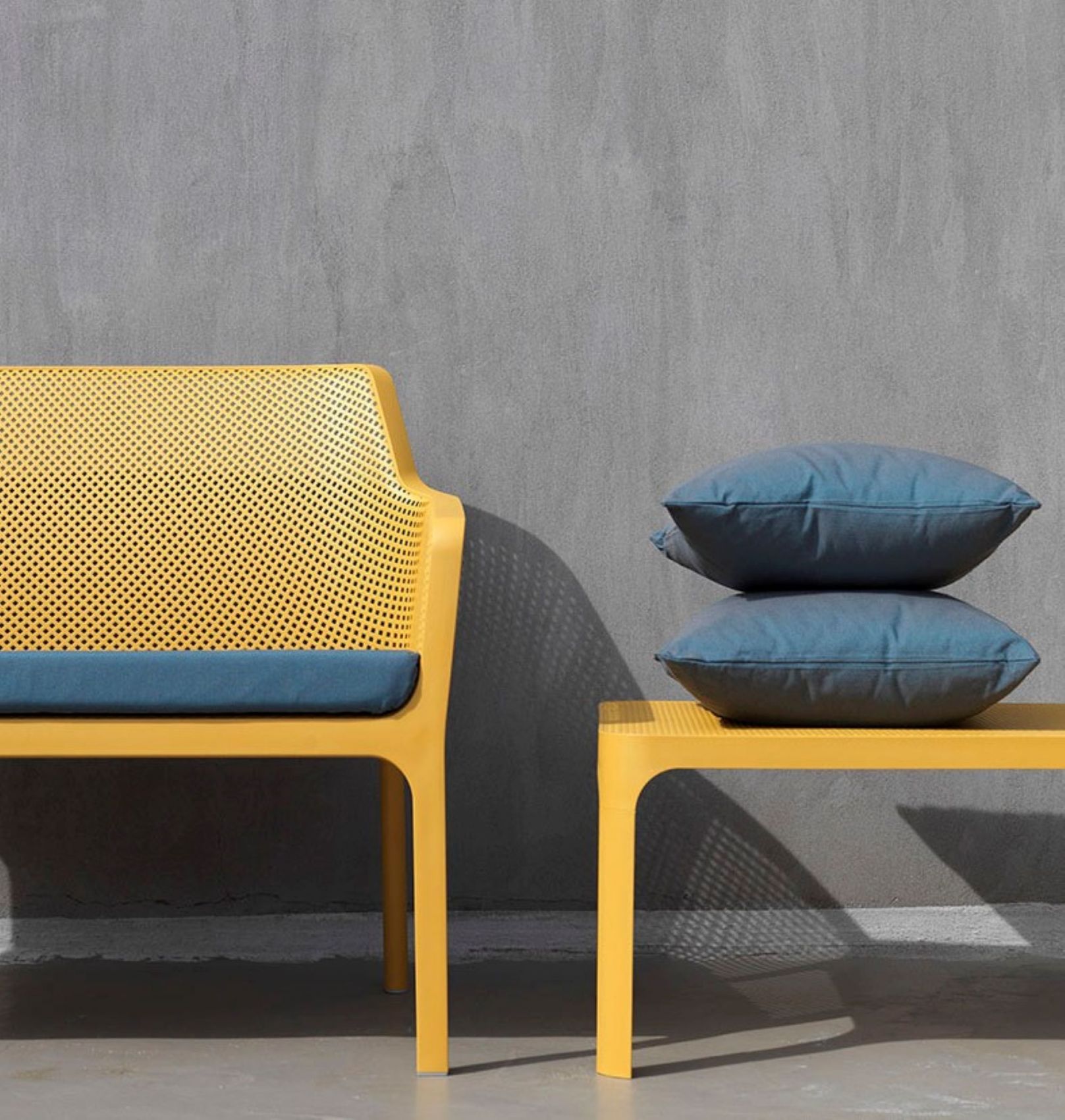 Canapé en polypropylène renforcé en fibre de verre collection Net à Nantes