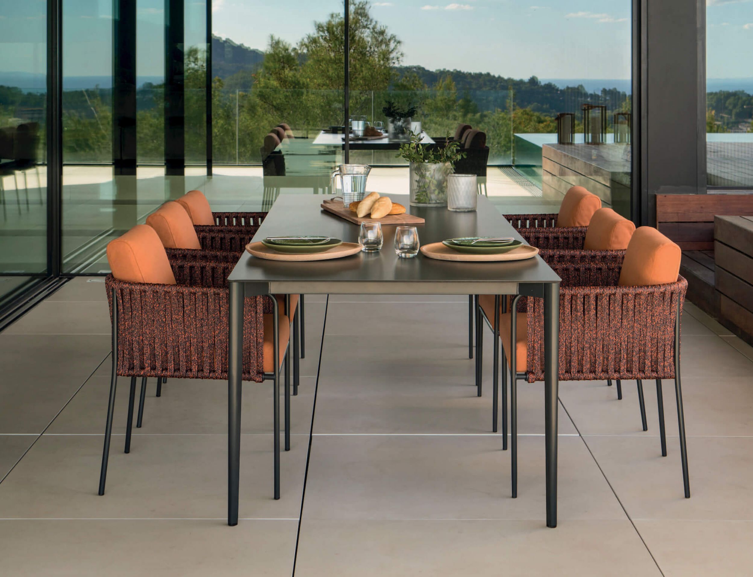 Ensemble de repas pour extérieur rouge collection Nido à Cannes