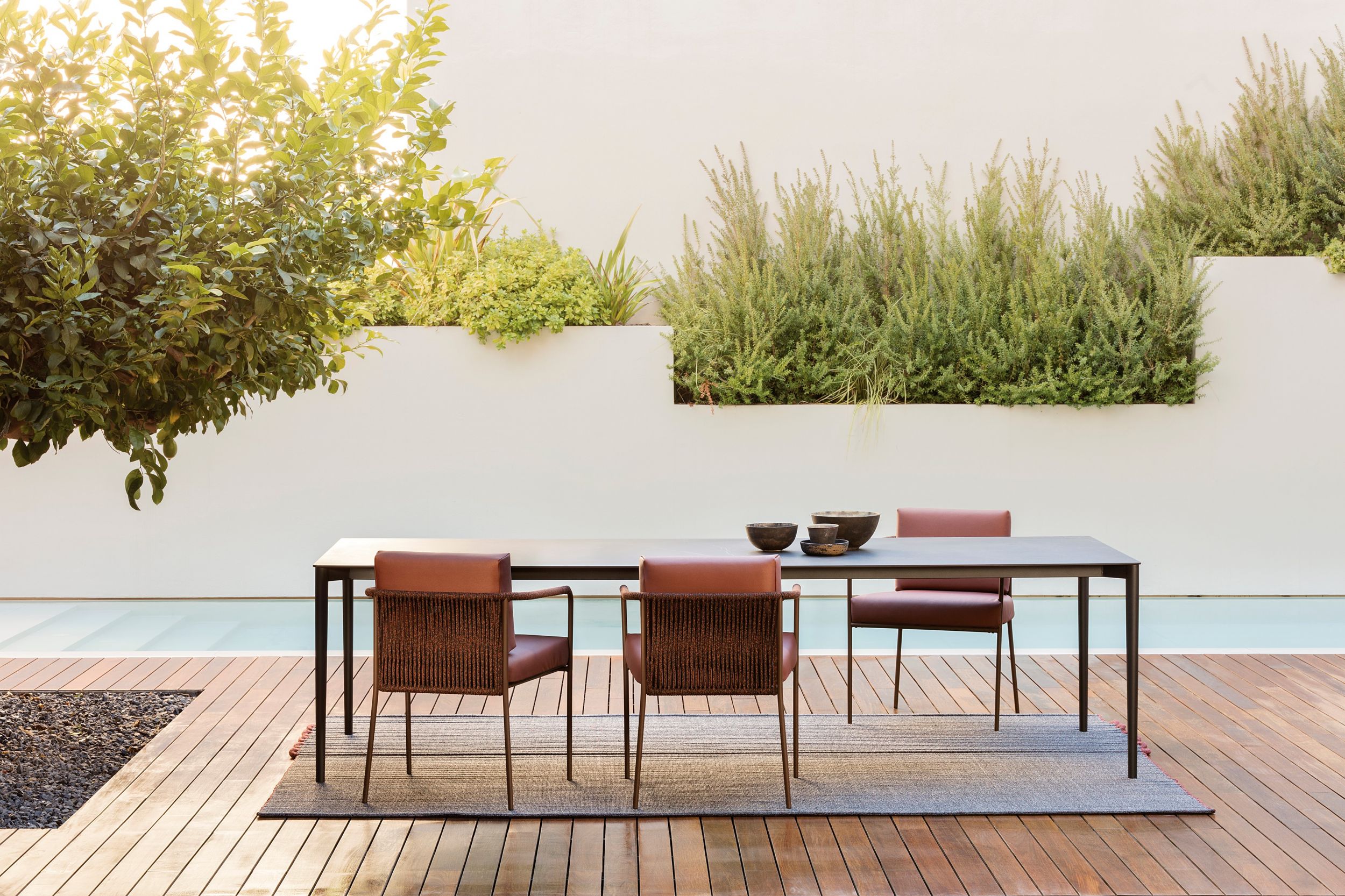 Table de repas extensible en inox avec plateaux HPL ou céramique de la collection NUDE par Expormim