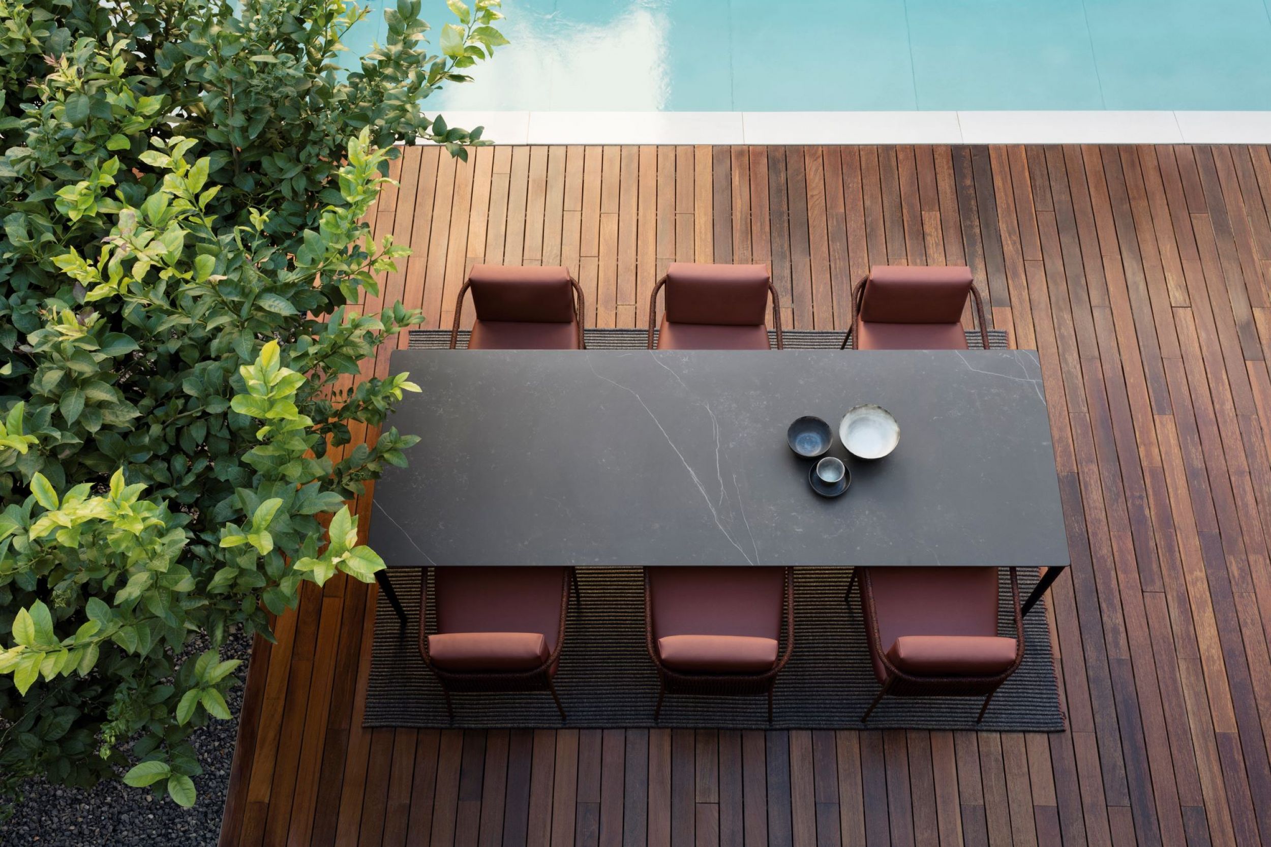 Table de repas épurée en inox avec plateaux aux choix  de la collection Nude par Expormim à Nice