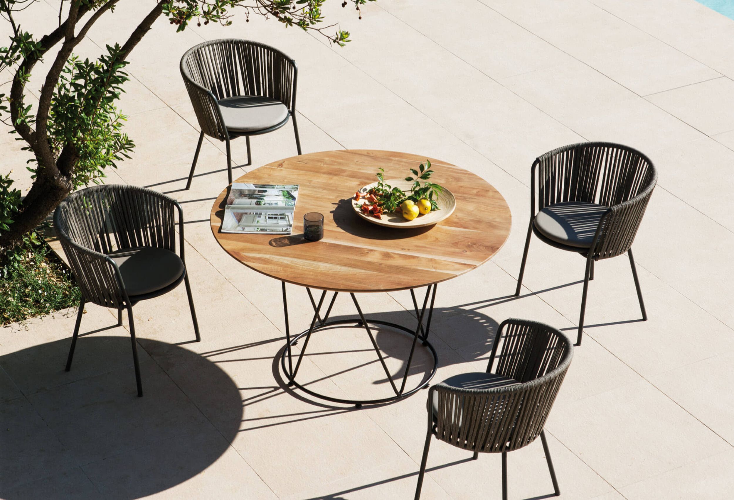Aménagement extérieur d'un coin repas à Bordeaux