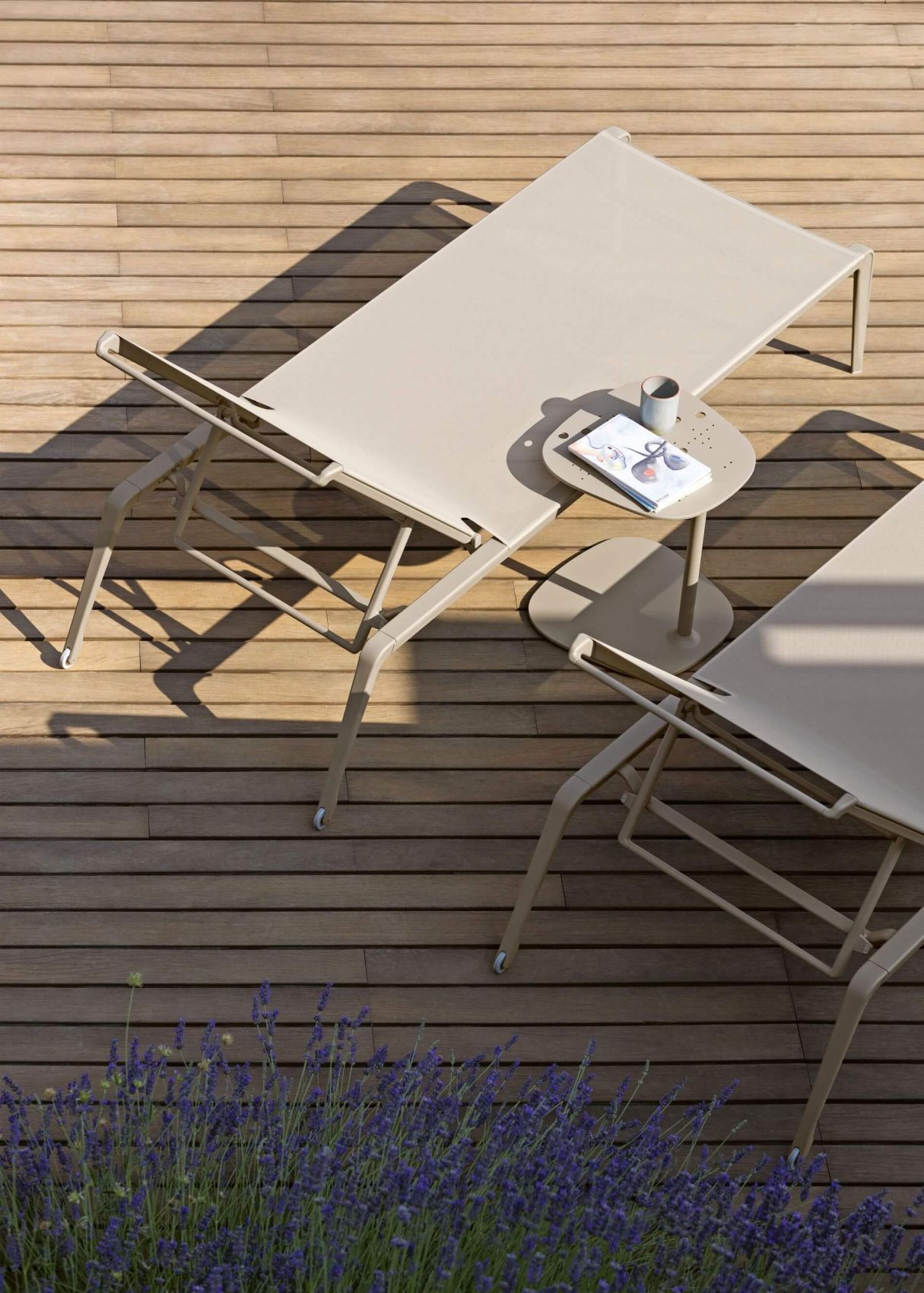 Bain de soleil en aluminium de la collection Ushuaia par Fast à Nantes