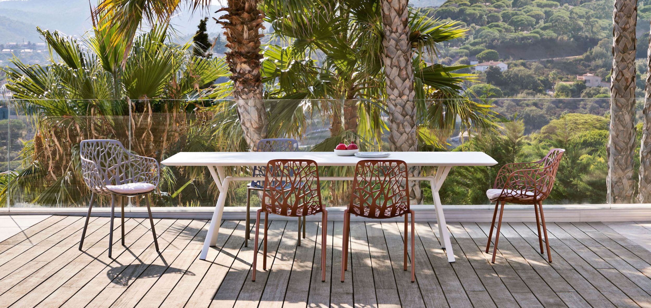 Chaise de repas en aluminium vernis collection Forest par Fast à Toulon