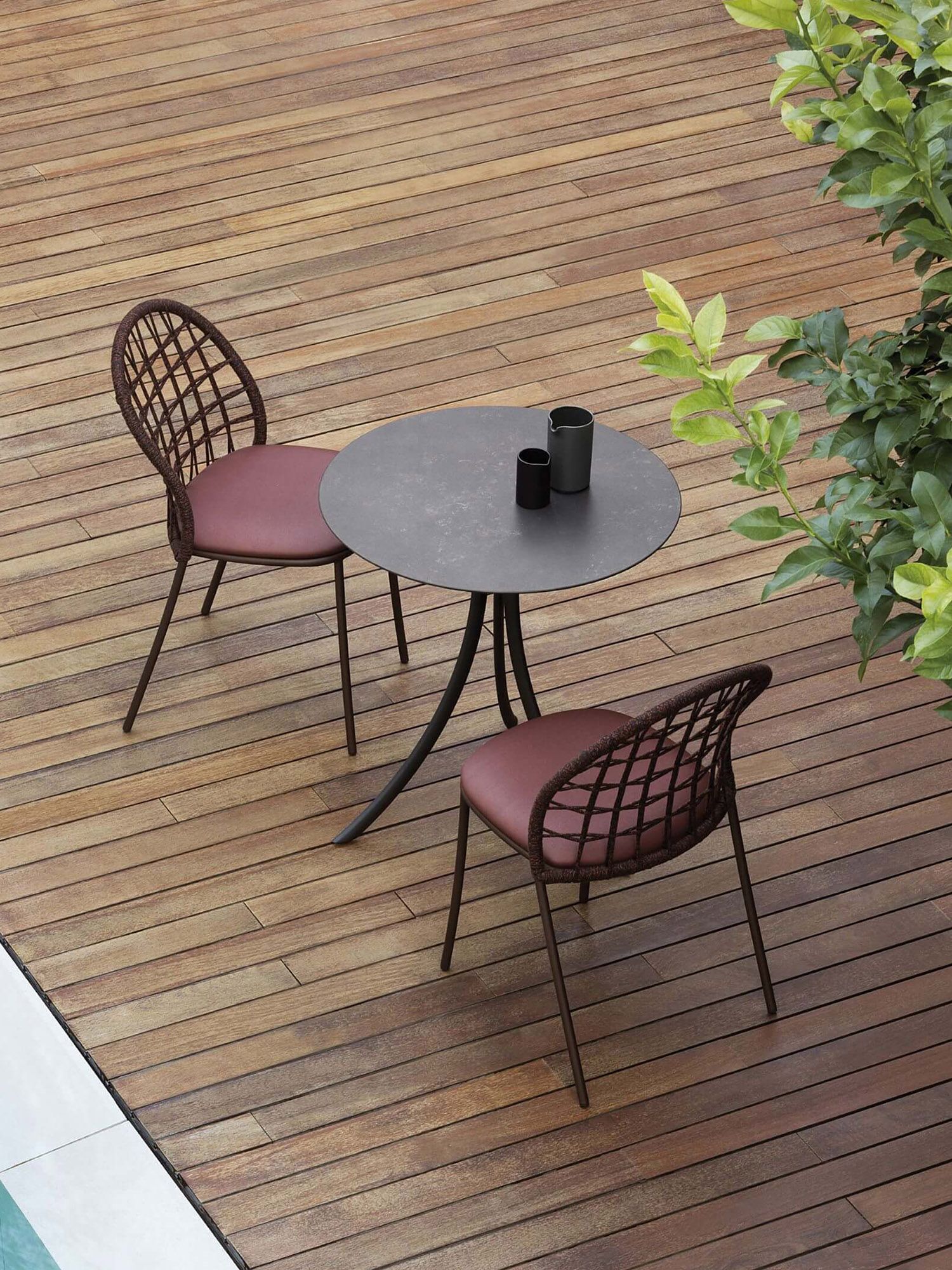 chaise de repas tissée en carreau d'Expormim à Cannes