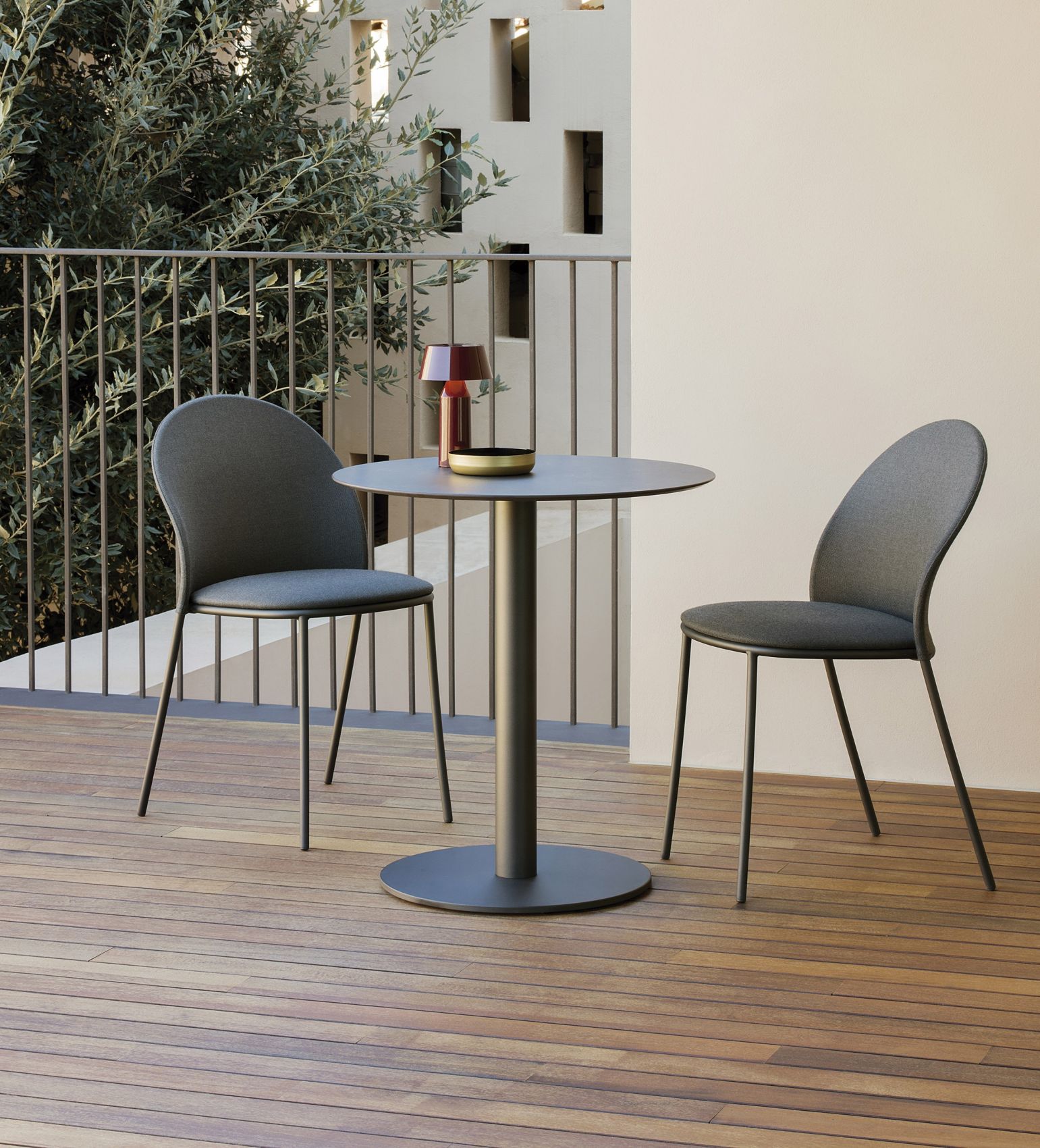 chaise de repas avec revêtement de la collection Petale par Expormim à Antibes