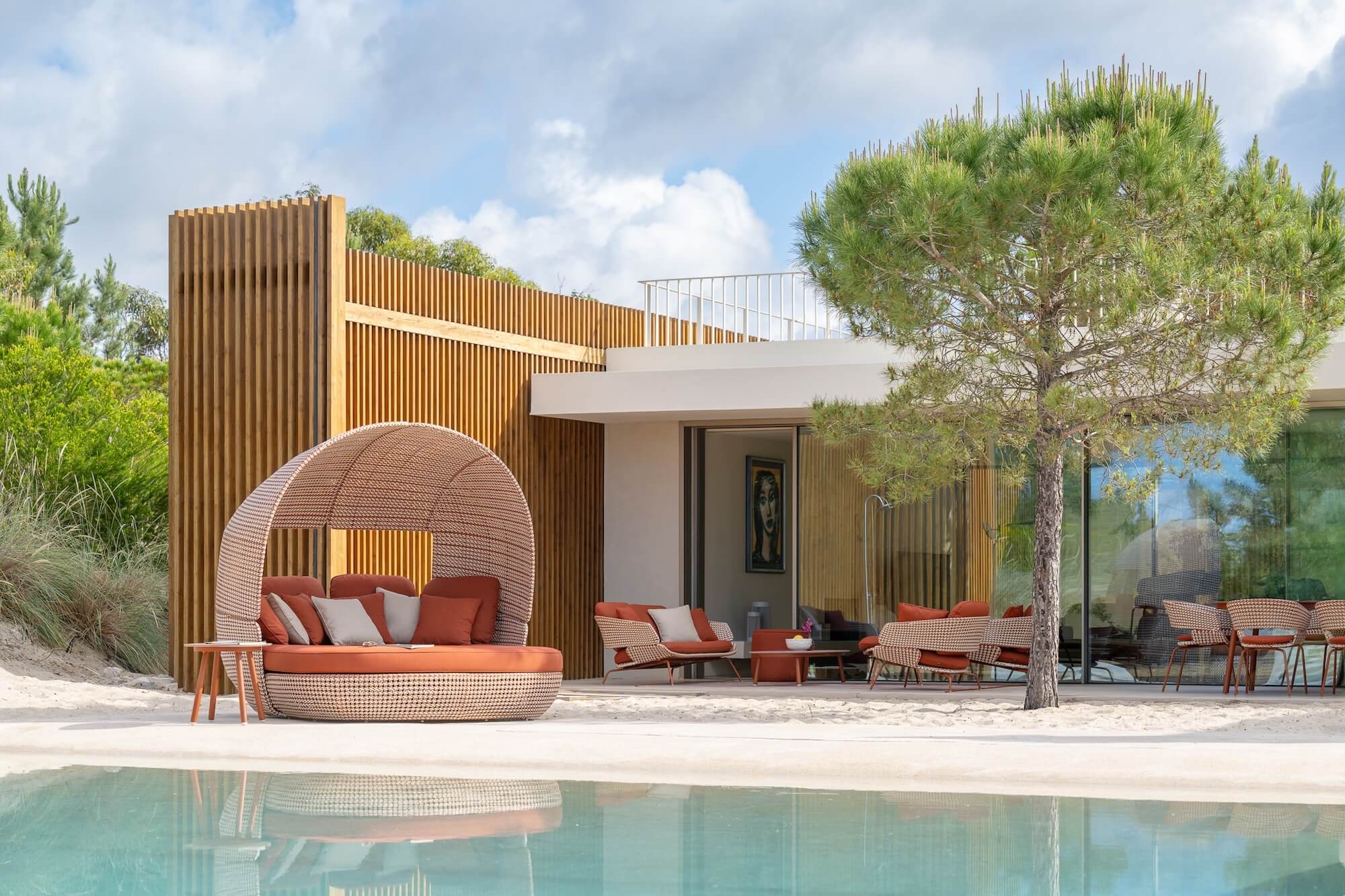 Salon de jardin aux formes organiques, collection Phil par Jati Kebon 