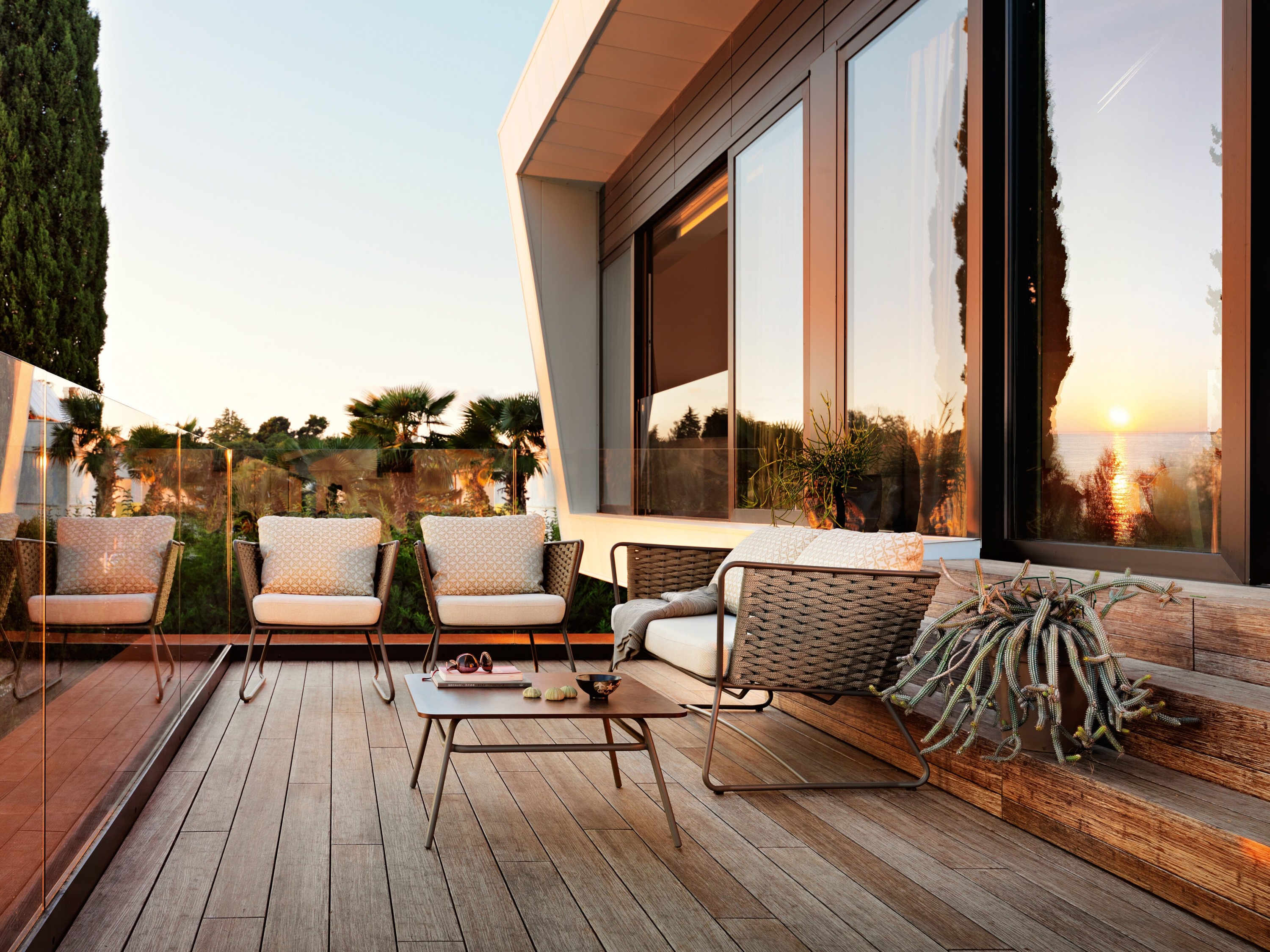 Ensemble fauteuils, table basse et sofa Portofino par Roberti à Cannes