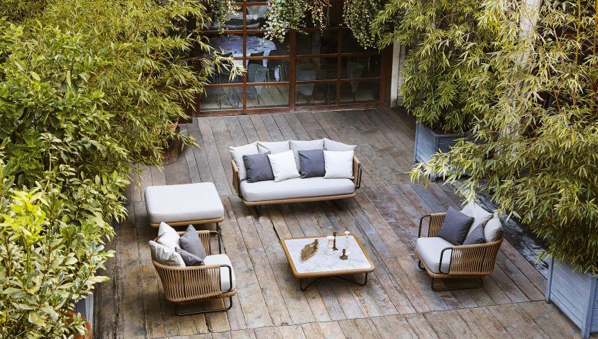 Vu d'ensemble du salon de jardin avec canapé de la collection Babylon par Varaschin à Toulouse