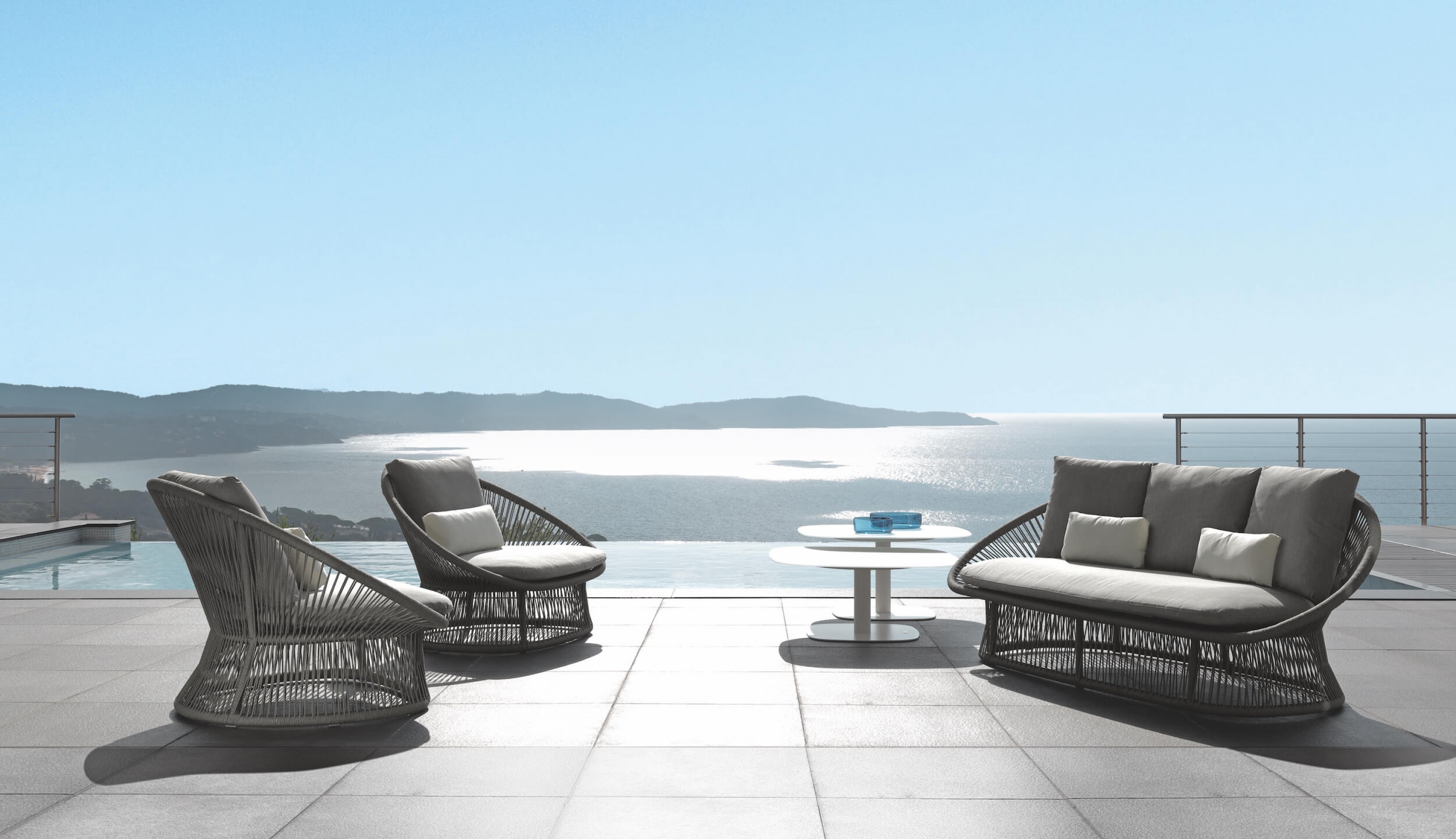 Salon de jardin design en cordes grise Spade à Cagnes-sur-mer