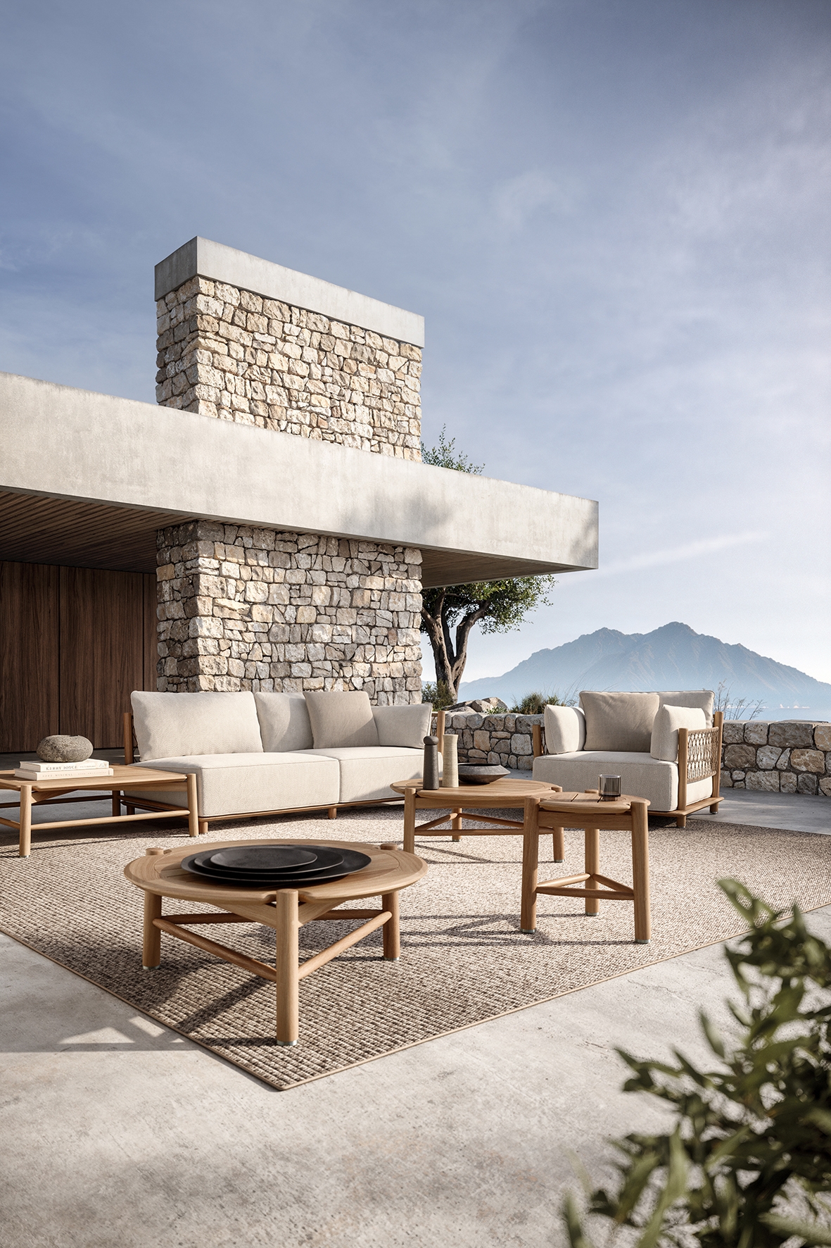 Salon de jardin confortable en teck avec assise épaisse et revêtement en osier tressé, collection Salina par Gloster