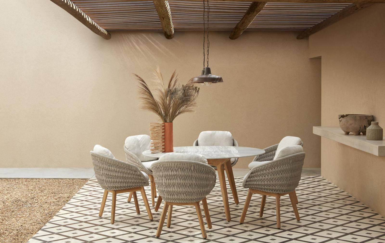 Fauteuil de repas en teck et cordes naturelles, très confortable, collection Sandua par MANUTTI à Cannes 