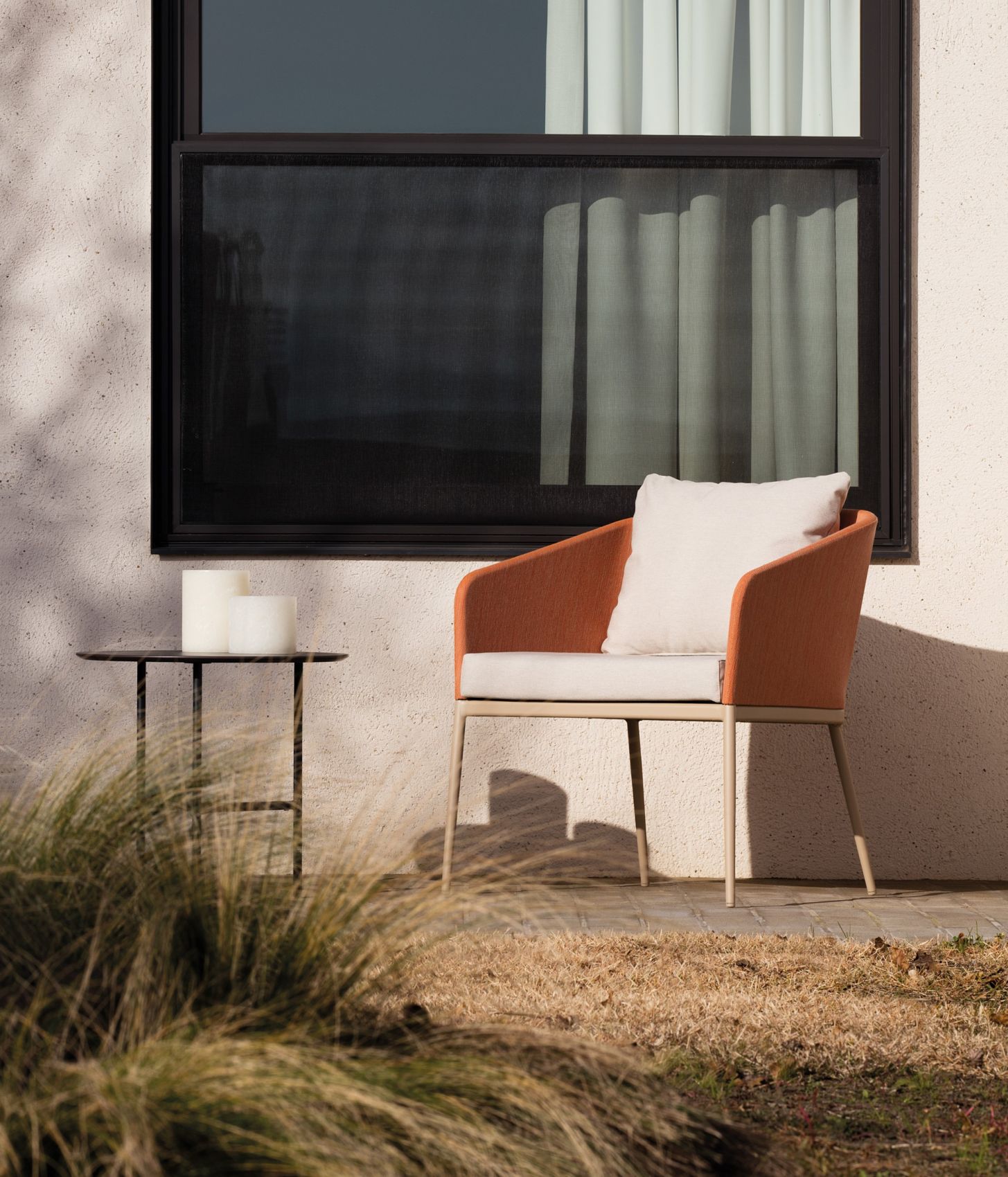 fauteuil de repas rouge design et confortable avec dossier arrondi collection Senso par Expormim à Strasbourg