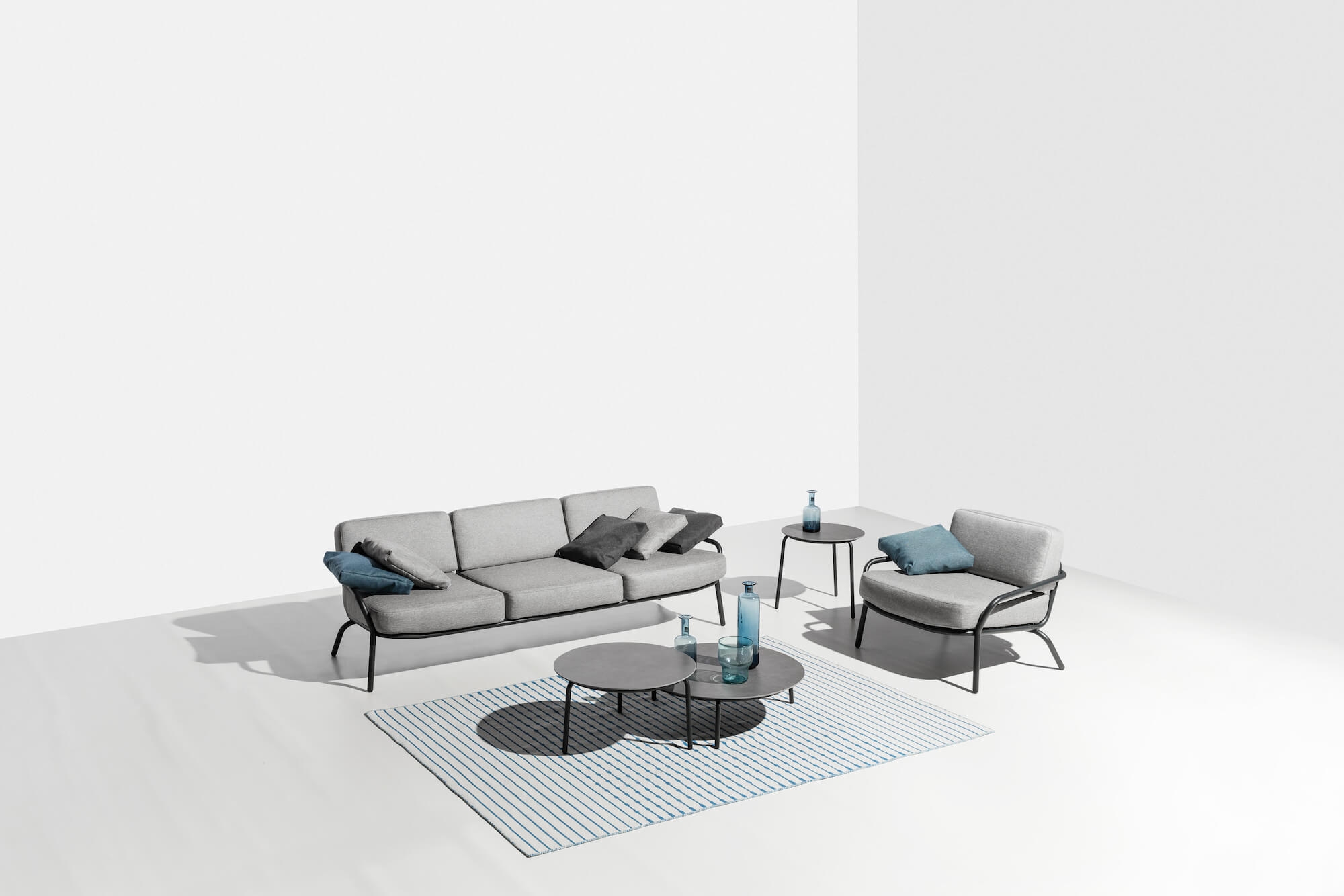 Canapé de jardin 3 places de qualité en tissu acrylic Sunbrella à Cannes