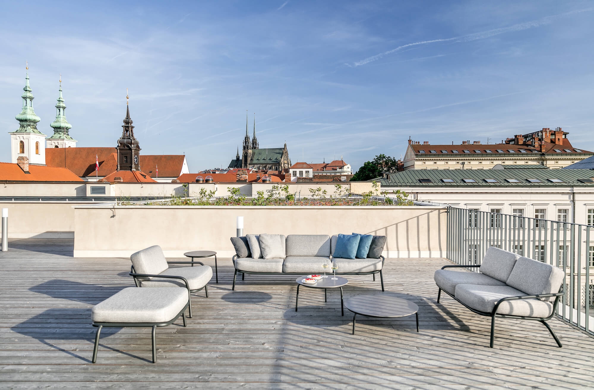 Salon de jardin contemporain et très confortable par Todus à Cannes