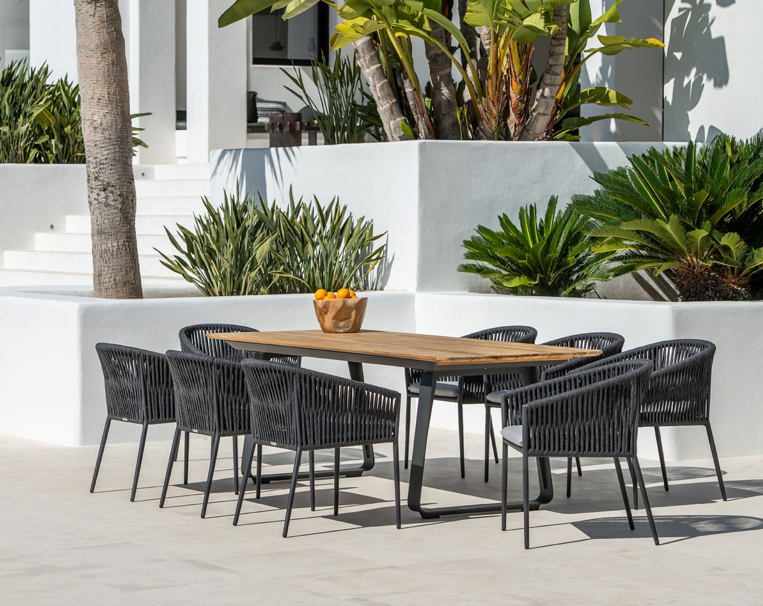 Structure en aluminium noir collection Elko par Jati&Kebon