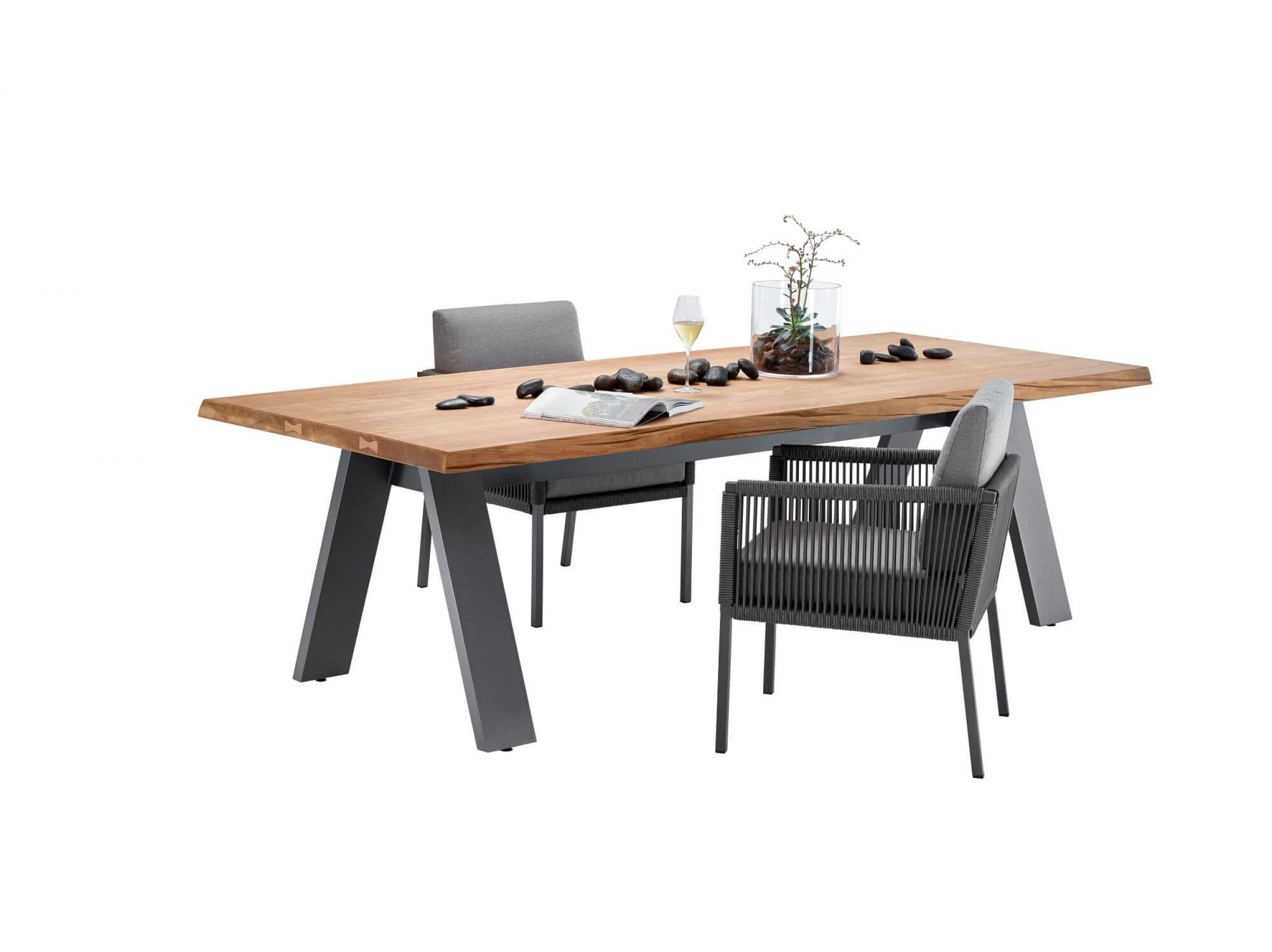 Packshot de la table de repas rectangulaire collection Timber par Solpuri à Nimes