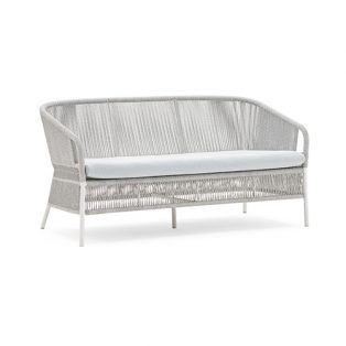 Zoom sur le canapé 2 places avec structure en aluminium thermo laqué blanc et coussin d'assise blanc par Varaschin à Paris