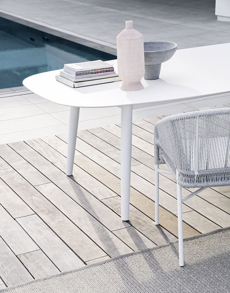 Table à manger en aluminium et plateau hpl ou céramique collection Ellisse par Varaschin