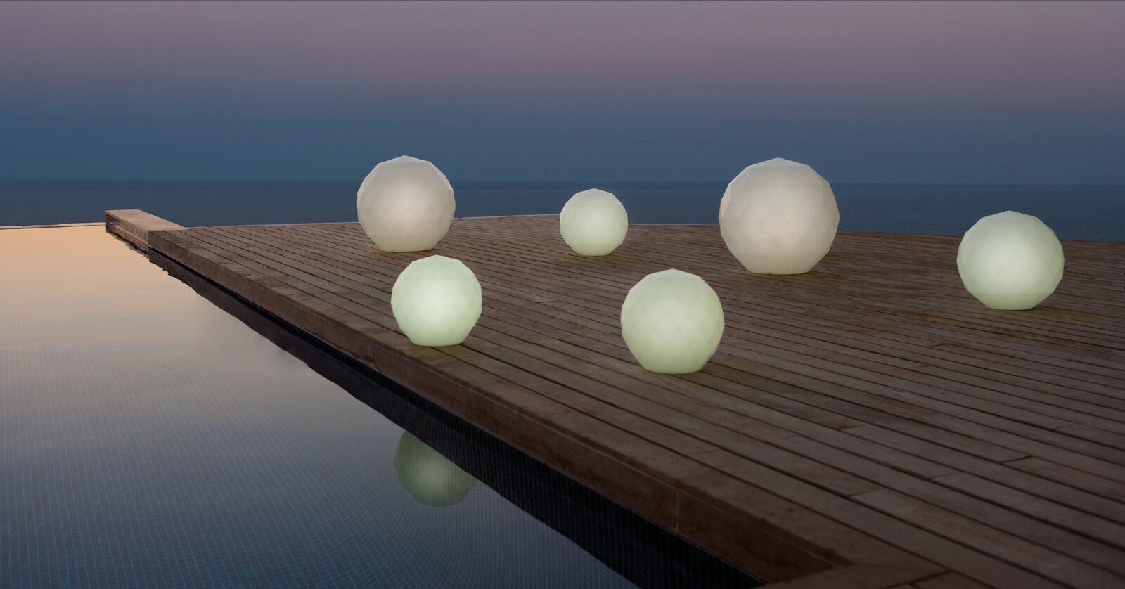 Lampes Vases par Vondom à Nice