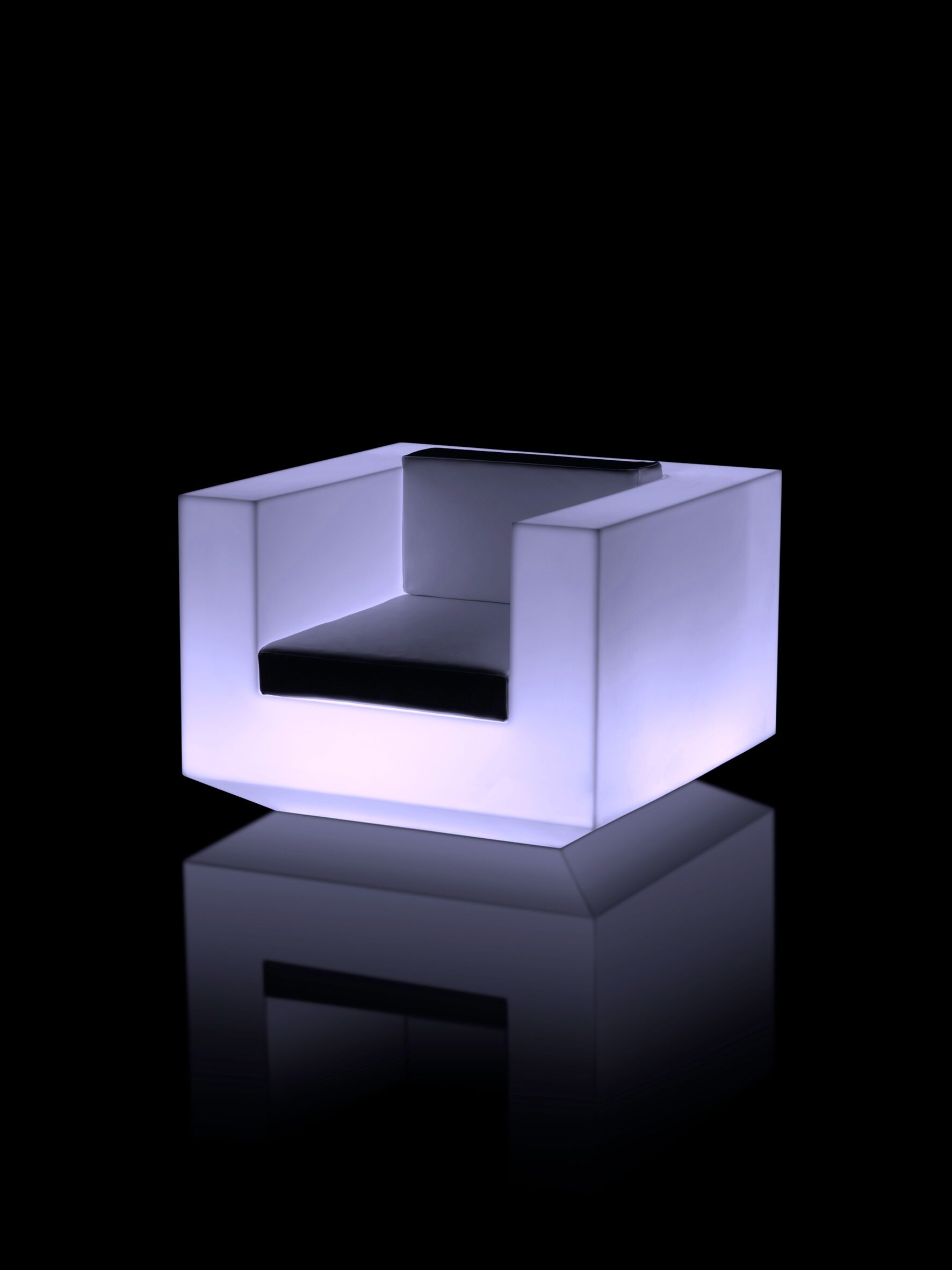 Fauteuil blanc lumineux de la collection Vela par Vondom