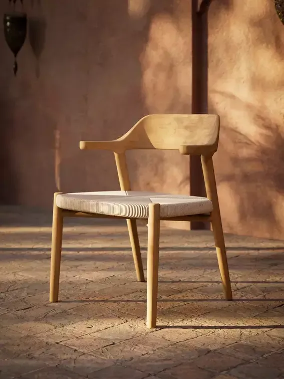 Side chair en structure bois naturel, aux formes arrondies par Manutti à Nice  