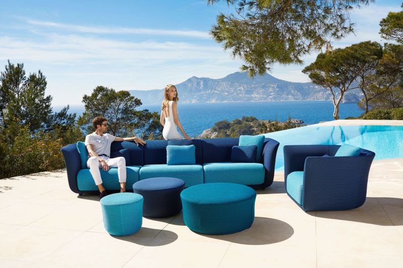Salon de jardin modulable revêtement tissu collection Suave par Vondom à Beaulieu-Sur-Mer