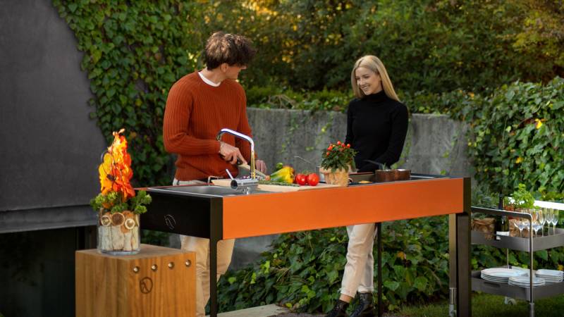 Cuisine extérieure modulable, en inox et béton fibré, avec accessoires et rangements collection Dafne par OUTERRA à Cannes