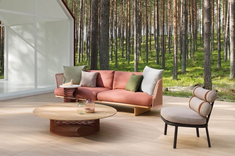 Fauteuil lounge confortable avec un design unique et coloré collection Roll par Kettal à Genêve