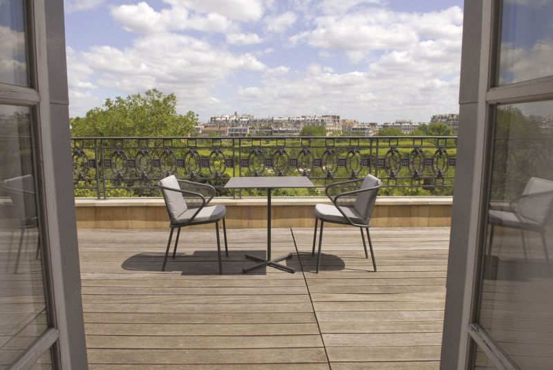 Chaise de repas sur terrasse collection Condor par Todus à Paris en Ile-de-France
