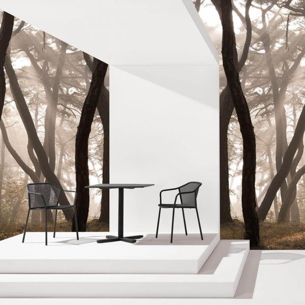 Chaise de jardin avec accoudoirs en acier galvanisé collection Darwin par Emu à Paris