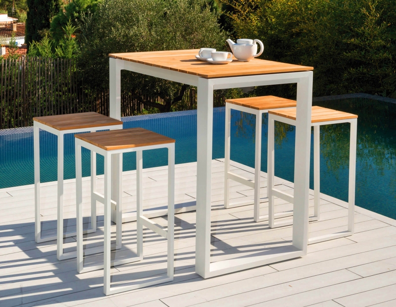 Tabouret de jardin pour repas en alulminium et teck à Cannes