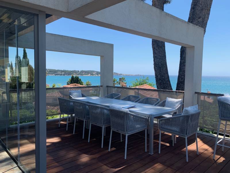 Ensemble de repas avec chaises en cordes et tissu acrylique par G&G Italia à Sanary