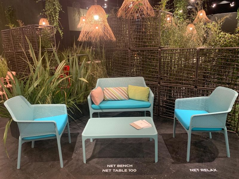 Salon de jardin design coloré de la collection Net par Nardi à Biarritz