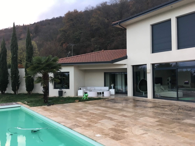 Salon de jardin en aluminium et teck peint à Lyon