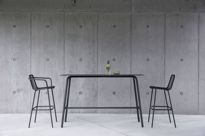 Table haute plateau en HPL collection Starling par Todus à Marseille