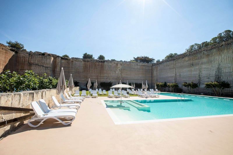 Transat inclinable en polypropylène collection Atlantico par Nardi à Paris