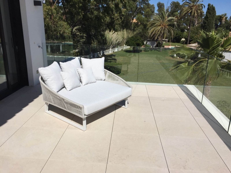 Lit de jardin très confortable en corde par G&G Italia à Bandol
