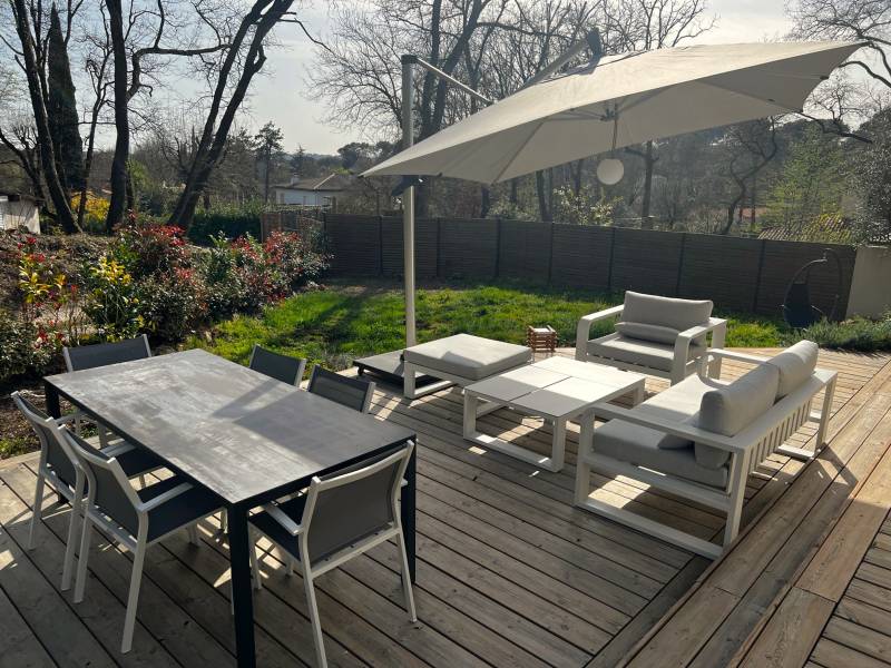 Aménagement complet en mobilier extérieur d’une terrasse extérieur chez un particulier à Cagnes-Sur-Mer