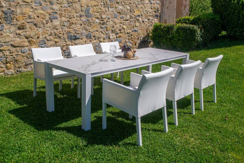 Table de repas en aluminium et plateau en céramique de la collection TEN