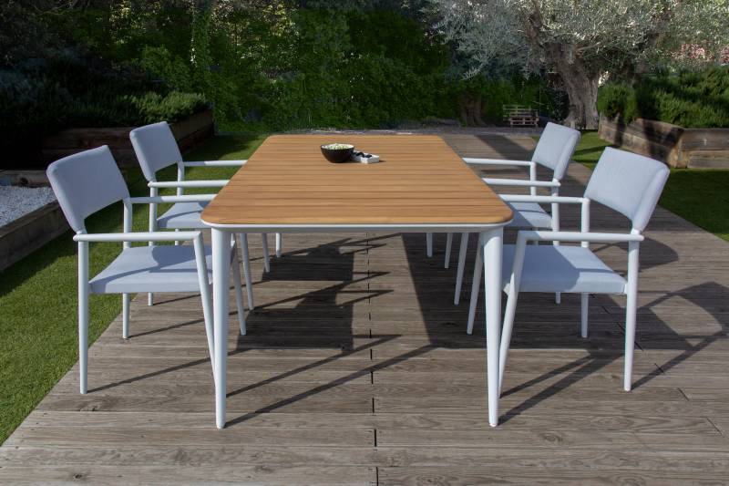 Table de repas tendance, aux bords arrondis, collection Timo par SELECTION à La Rochelle