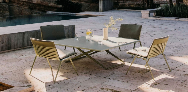 Ensemble repas table modulable et chaises collection zebra par fast