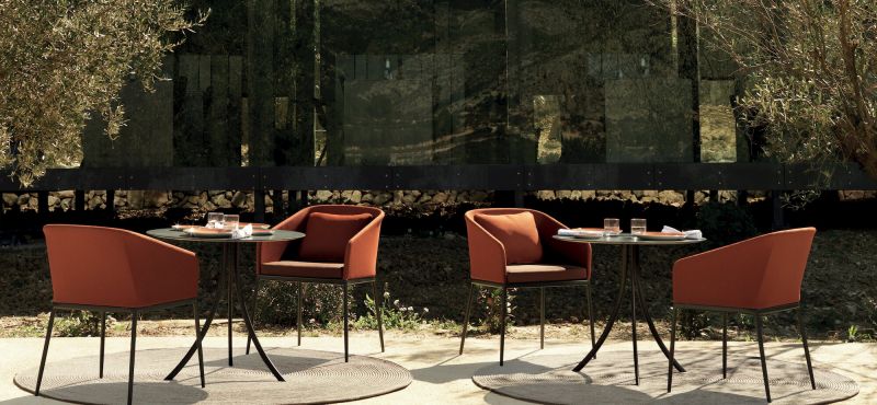 Chaise de repas pour extérieur recouvert de tissus collection Senso par Expormim à Nice