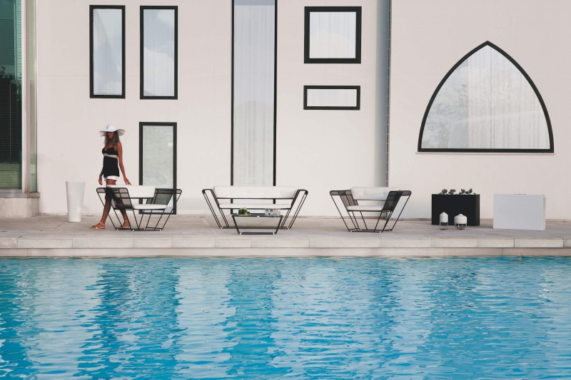 Mobilier d'extérieur haut de gamme par Karim Rashid à Marseille