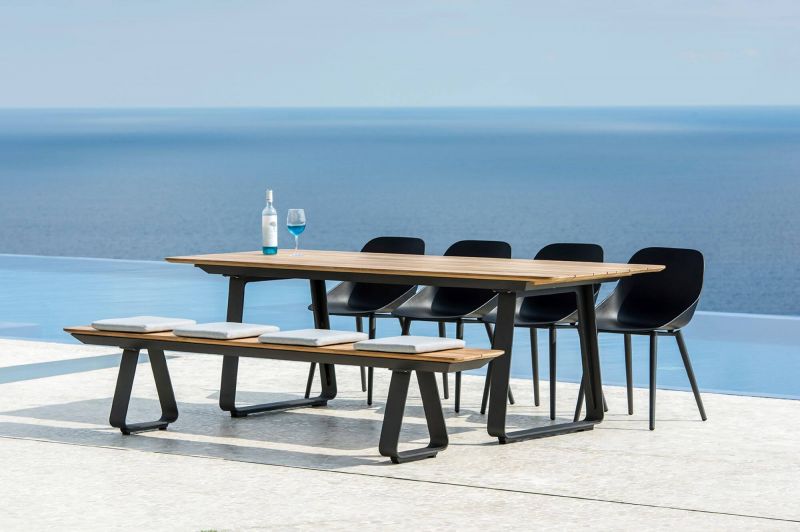 Table de repas en teck et aluminium collection Elko par Jati&Kebon